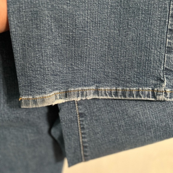 Vintage 2004 Levi’s 550 Relaxed Fit Bootcut Jeans, Women’s Size 16 (Made 10/04) - Picture 7 of 8